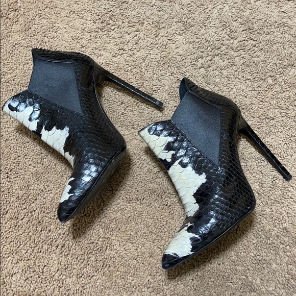 Saint Laurent Pointy Toe Ankle Booties (exotic) - Picture 3 of 6